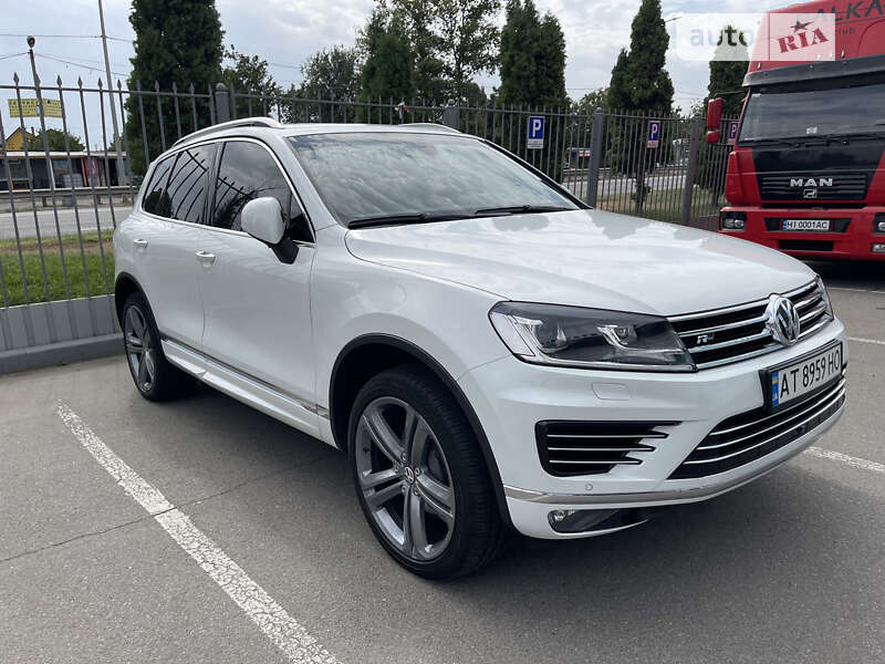 Позашляховик / Кросовер Volkswagen Touareg 2016 в Полтаві