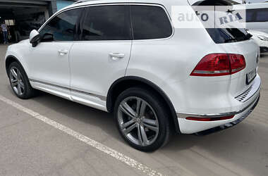 Позашляховик / Кросовер Volkswagen Touareg 2016 в Полтаві