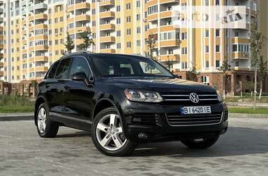 Позашляховик / Кросовер Volkswagen Touareg 2014 в Києві