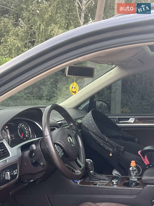 Внедорожник / Кроссовер Volkswagen Touareg 2011 в Вольнянске