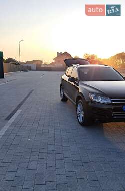 Внедорожник / Кроссовер Volkswagen Touareg 2013 в Львове