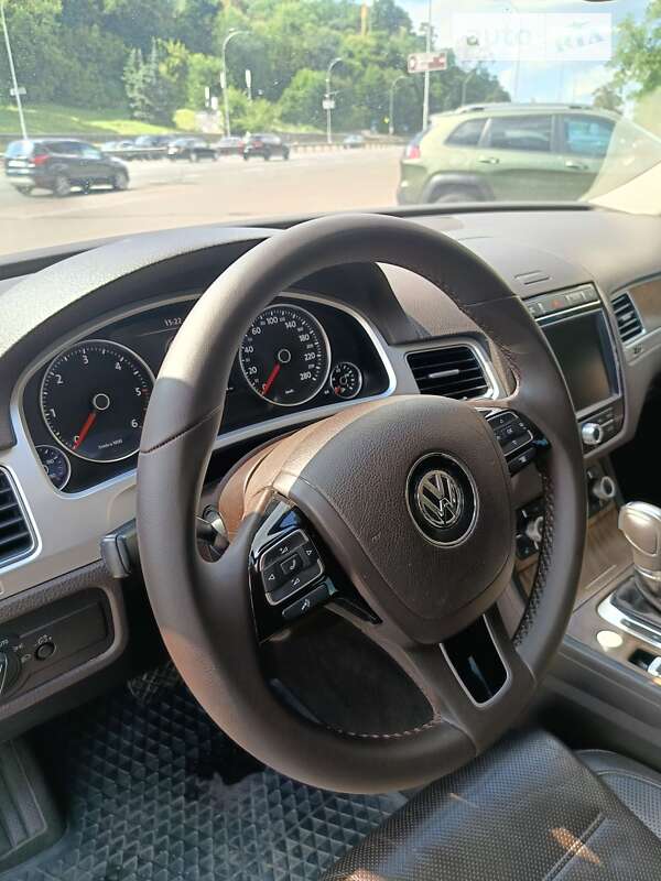 Внедорожник / Кроссовер Volkswagen Touareg 2017 в Киеве