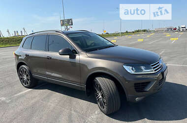 Позашляховик / Кросовер Volkswagen Touareg 2015 в Києві