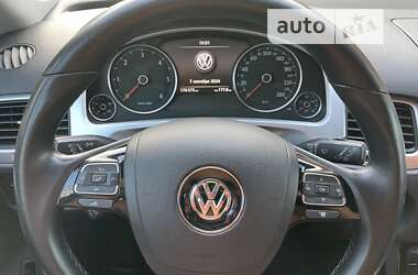 Позашляховик / Кросовер Volkswagen Touareg 2014 в Хусті