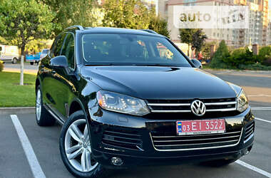 Внедорожник / Кроссовер Volkswagen Touareg 2013 в Киеве