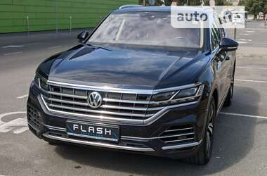 Позашляховик / Кросовер Volkswagen Touareg 2019 в Києві