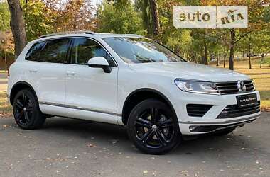 Позашляховик / Кросовер Volkswagen Touareg 2017 в Києві