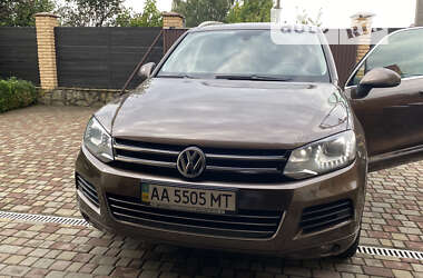 Внедорожник / Кроссовер Volkswagen Touareg 2013 в Киеве