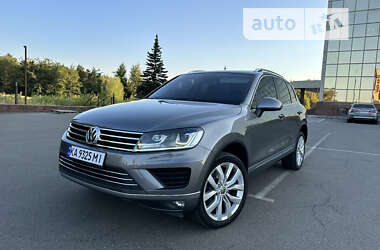 Внедорожник / Кроссовер Volkswagen Touareg 2015 в Киеве