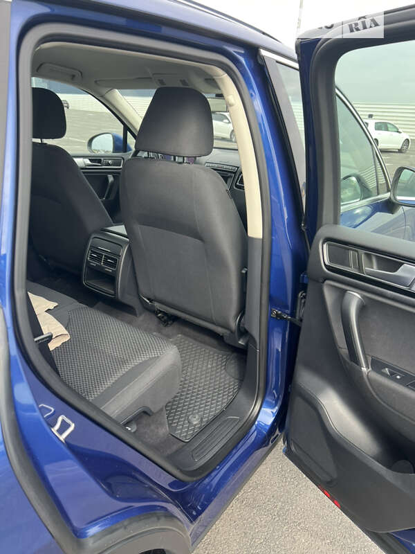 Позашляховик / Кросовер Volkswagen Touareg 2015 в Львові