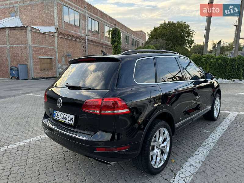 Внедорожник / Кроссовер Volkswagen Touareg 2011 в Черновцах