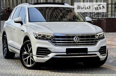 Внедорожник / Кроссовер Volkswagen Touareg 2018 в Одессе