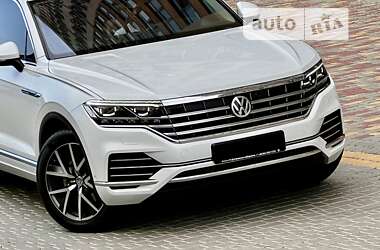 Позашляховик / Кросовер Volkswagen Touareg 2018 в Одесі