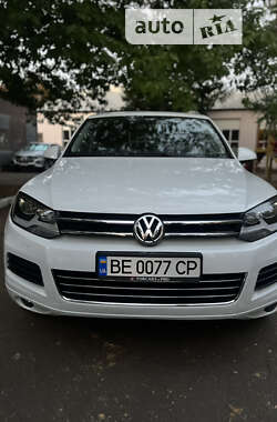 Внедорожник / Кроссовер Volkswagen Touareg 2012 в Киеве