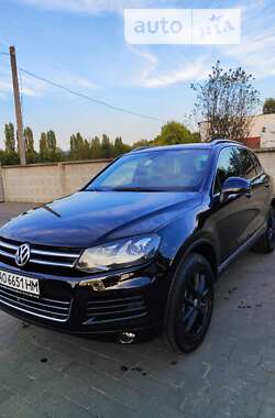 Внедорожник / Кроссовер Volkswagen Touareg 2012 в Ужгороде