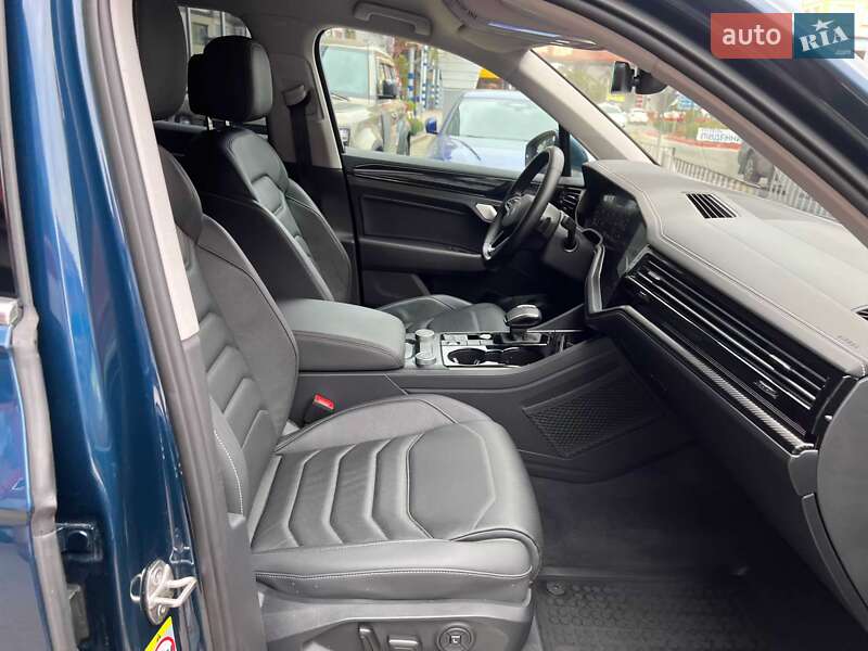 Позашляховик / Кросовер Volkswagen Touareg 2020 в Львові