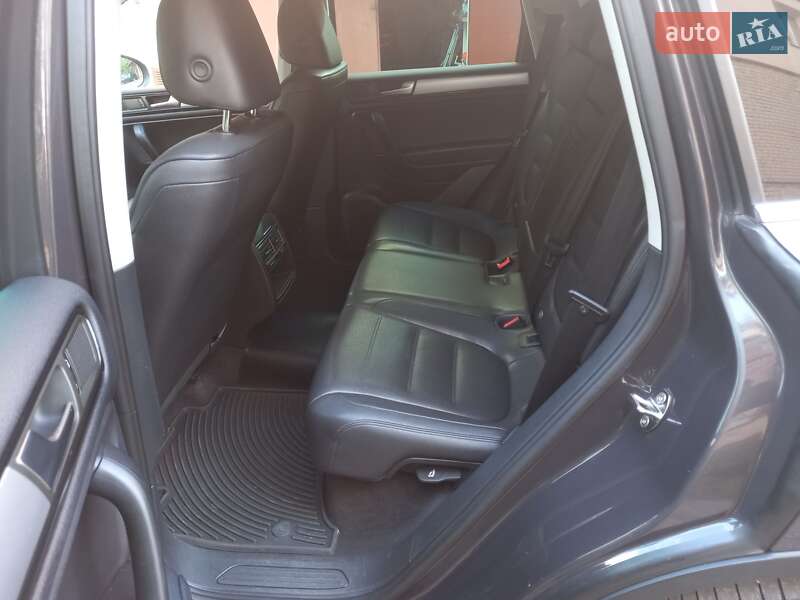 Внедорожник / Кроссовер Volkswagen Touareg 2012 в Тернополе