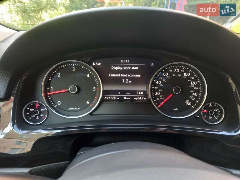 Внедорожник / Кроссовер Volkswagen Touareg 2012 в Тернополе