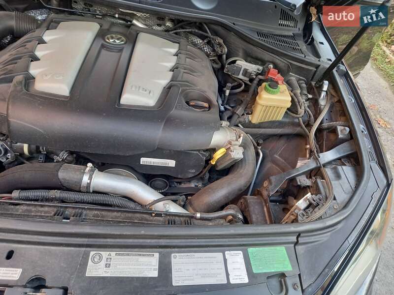 Внедорожник / Кроссовер Volkswagen Touareg 2012 в Тернополе