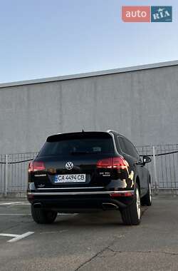 Внедорожник / Кроссовер Volkswagen Touareg 2014 в Киеве