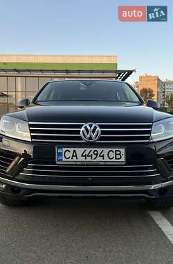 Внедорожник / Кроссовер Volkswagen Touareg 2014 в Киеве