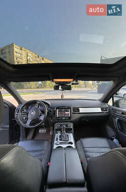 Внедорожник / Кроссовер Volkswagen Touareg 2012 в 