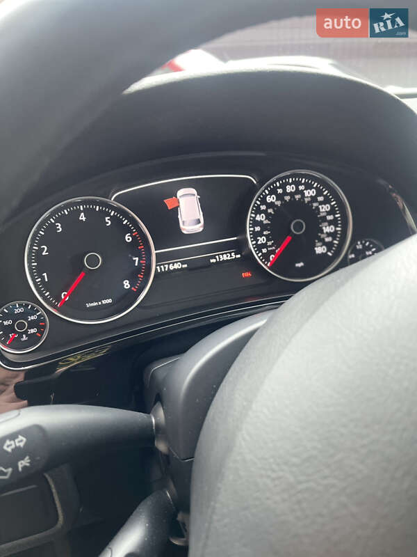 Позашляховик / Кросовер Volkswagen Touareg 2015 в Дніпрі