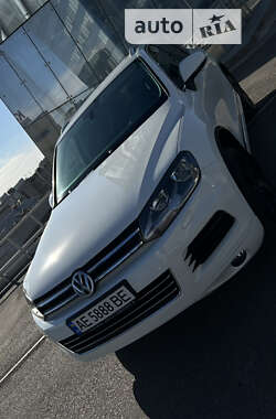 Позашляховик / Кросовер Volkswagen Touareg 2012 в Дніпрі