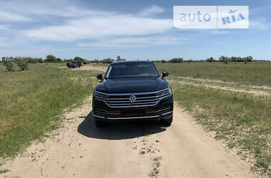 Позашляховик / Кросовер Volkswagen Touareg 2018 в Миколаєві