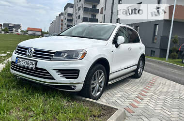 Внедорожник / Кроссовер Volkswagen Touareg 2015 в Одессе