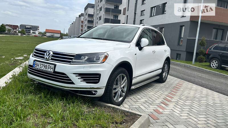 Позашляховик / Кросовер Volkswagen Touareg 2015 в Одесі
