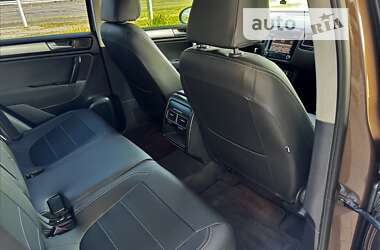 Внедорожник / Кроссовер Volkswagen Touareg 2012 в Днепре