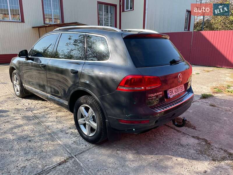 Внедорожник / Кроссовер Volkswagen Touareg 2011 в Сарнах