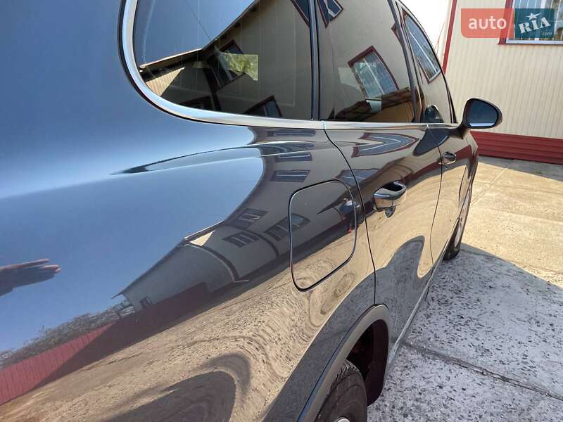 Внедорожник / Кроссовер Volkswagen Touareg 2011 в Сарнах