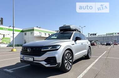 Позашляховик / Кросовер Volkswagen Touareg 2020 в Одесі