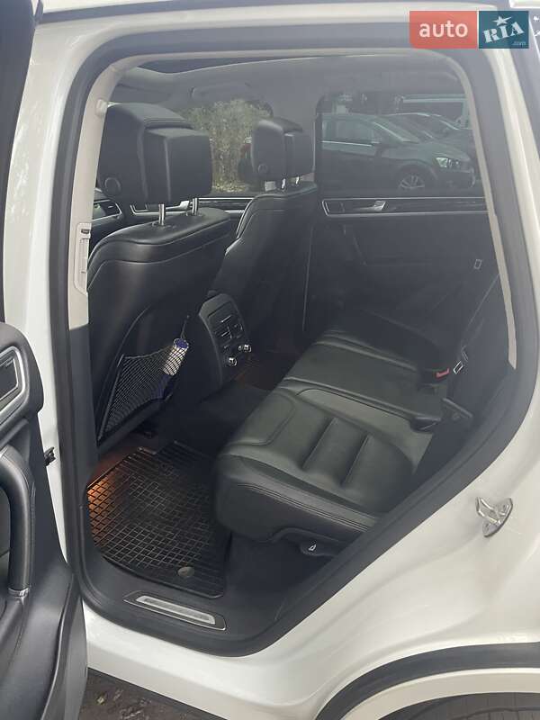 Позашляховик / Кросовер Volkswagen Touareg 2013 в Києві