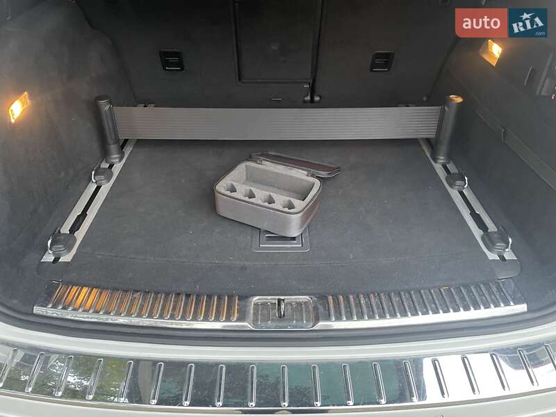 Позашляховик / Кросовер Volkswagen Touareg 2013 в Києві