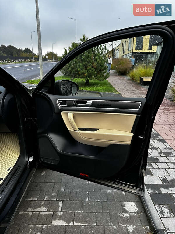 Позашляховик / Кросовер Volkswagen Touareg 2014 в Хмельницькому