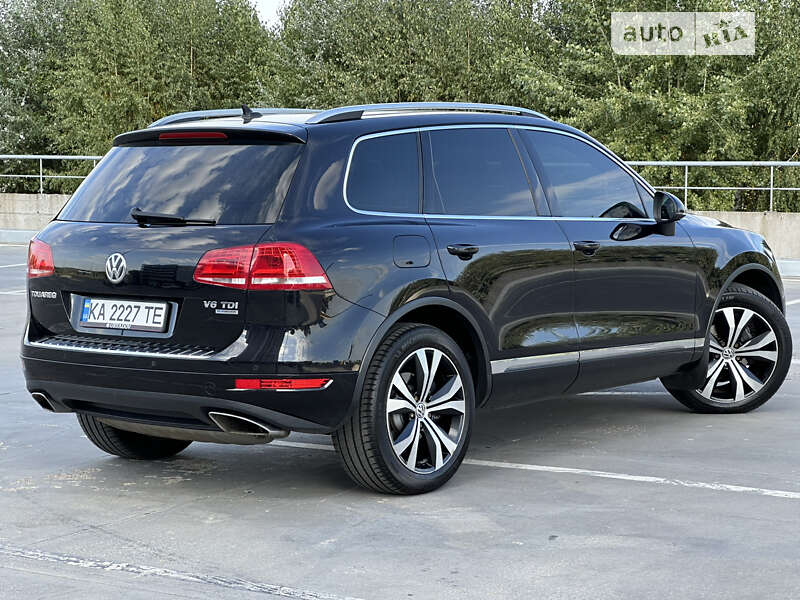 Позашляховик / Кросовер Volkswagen Touareg 2012 в Києві