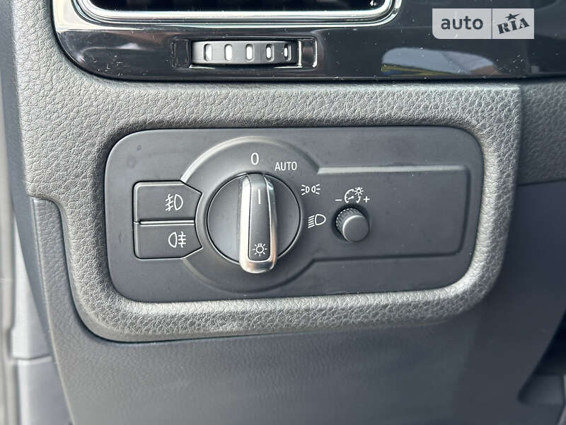Позашляховик / Кросовер Volkswagen Touareg 2012 в Києві