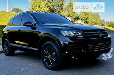 Внедорожник / Кроссовер Volkswagen Touareg 2014 в Киеве