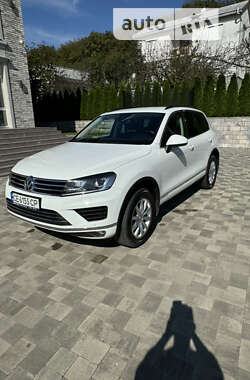 Позашляховик / Кросовер Volkswagen Touareg 2016 в Чернівцях