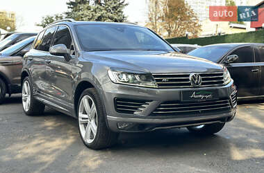 Внедорожник / Кроссовер Volkswagen Touareg 2015 в Киеве