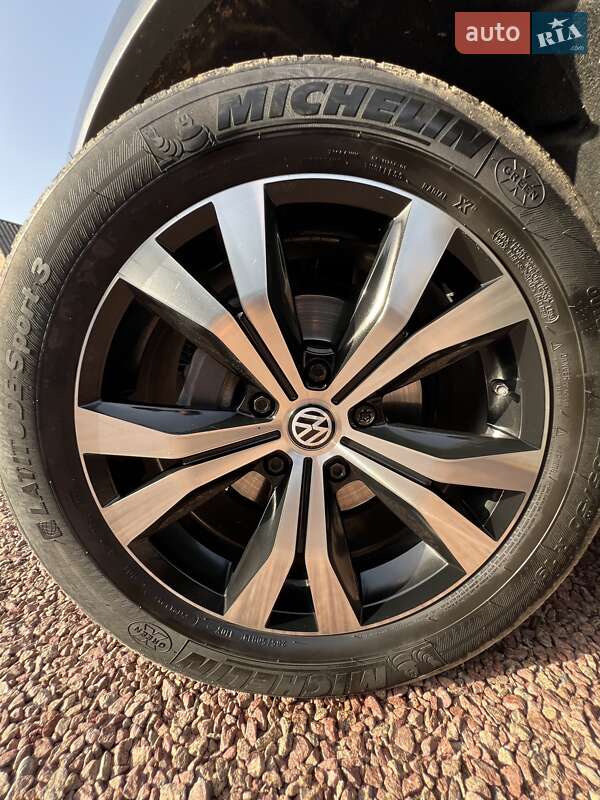 Позашляховик / Кросовер Volkswagen Touareg 2016 в Овручі фото 21 Позашляховик / Кросовер Volkswagen Touareg 2016 в Овручі