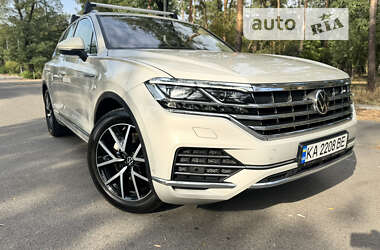 Позашляховик / Кросовер Volkswagen Touareg 2020 в Києві