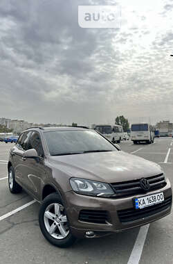 Позашляховик / Кросовер Volkswagen Touareg 2010 в Києві