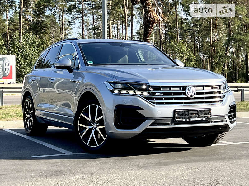 Позашляховик / Кросовер Volkswagen Touareg 2019 в Києві