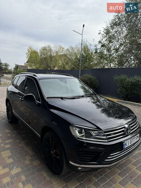 Внедорожник / Кроссовер Volkswagen Touareg 2016 в Киеве