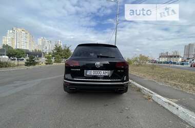 Позашляховик / Кросовер Volkswagen Touareg 2016 в Києві