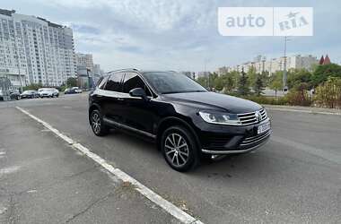 Позашляховик / Кросовер Volkswagen Touareg 2016 в Києві